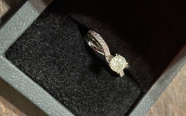 Anello solitario in oro con diamanti naturali 0.75ct