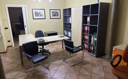 Arredi e macchine elettriche ed elettroniche da ufficio