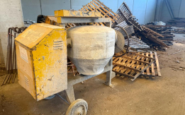 Attrezzature e materiale edile vario