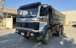 Autocarro ribaltabile Mercedes