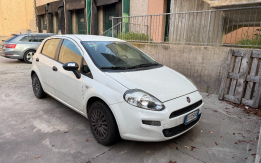 Autovettura Fiat Punto