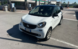 AUTOVETTURA SMART FORFOUR