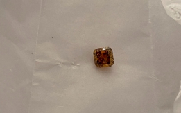 Diamante 1.32ct natural fancy vivid orange-yellow