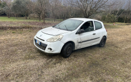 LOTTO 2 - Autocarro Renault Clio targato EP552DN