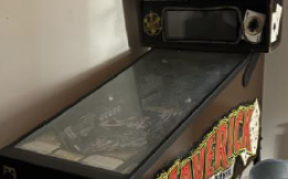 LOTTO 4 - Flipper elettronico modello Maverick anni '90