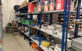 LOTTO UNICO - Stock lampade da tavolo, materiale elettrico