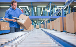 Magazziniere ricambi automotive