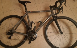 N. 1 BICI CON TELAIO IN TITANIO E GRUPPO CAMPAGNOLO