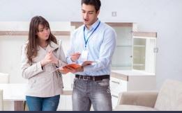 Stagista venditore sala mostra