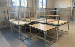 Tavoli da lavoro, rimanenze e attrezzature varie